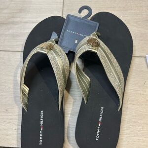 NWOT Tommy Hilfiger Capes Glitter Flip Flops Gold